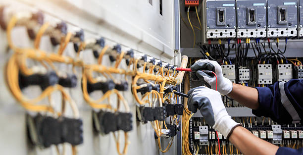 Professional Electrician technician working in Muskegon Heights, MI